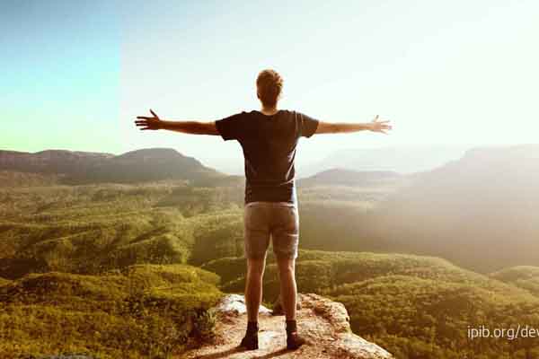 神是凡事恩典且垂聽禱告